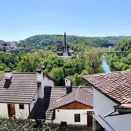 Bolyarski Izgrev - Panoramic View Old Town Veliko Tărnovo