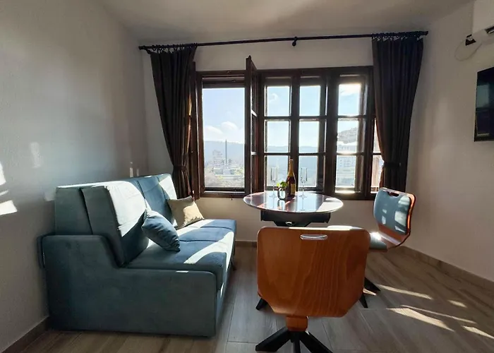 Bolyarski Izgrev - Panoramic View Old Town Велико-Тырново